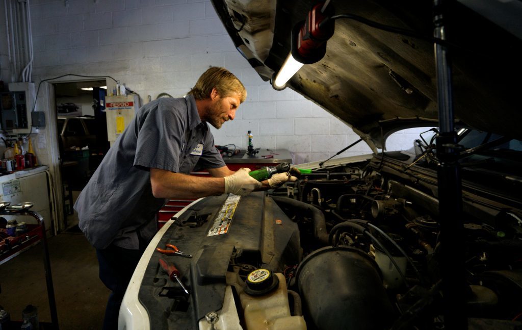Mobile Oil Adjust Providers - How much Should really You Be Paying Your Automotive Technicians?
